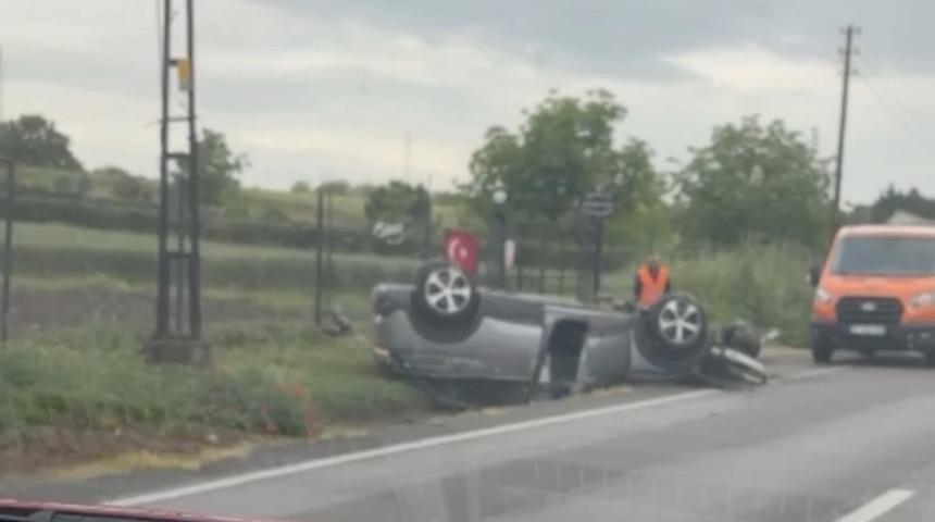 Takla atan otomobilin s&uuml;r&uuml;c&uuml;s&uuml; yaralandı