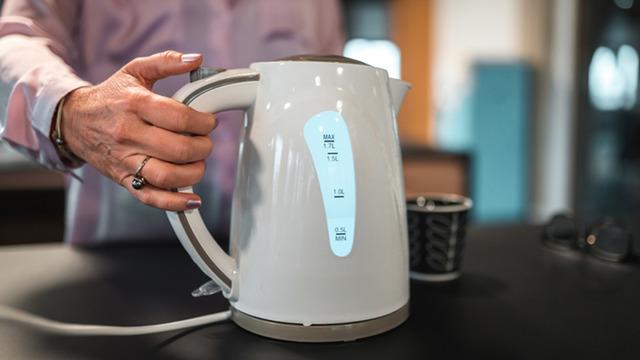 Mutfağında kettle kullananlara kötü haber! Aile hekimi tehlikeyi açıkladı
