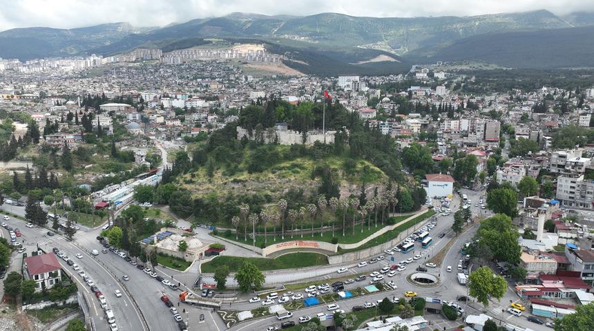 Depremde zarar g&ouml;ren Kahramanmaraş Kalesi'nde restorasyon &ccedil;alışmaları s&uuml;r&uuml;yor