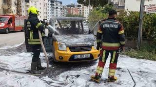 Hafif ticari araç alev alev yandı