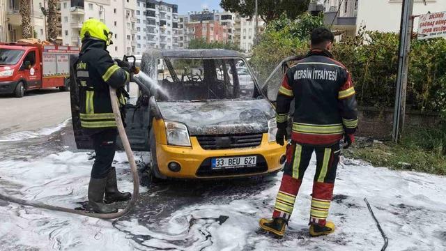 Hafif ticari araç alev alev yandı