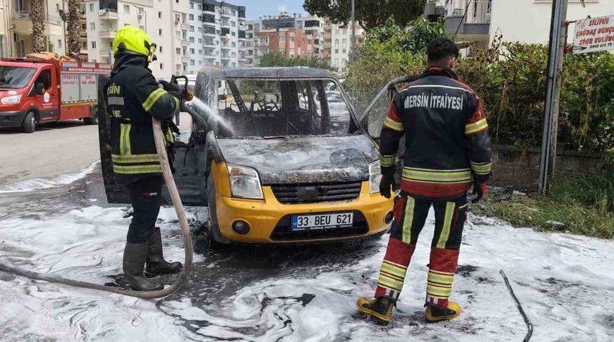 Hafif ticari ara&ccedil; alev alev yandı