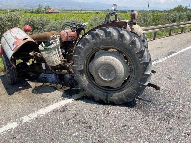 Hafif ticari araç traktöre çarptı: 1 ölü, 3 yaralı 1