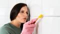 10 saniyede banyo derzlerini ���l ���l parlatan y�ntem