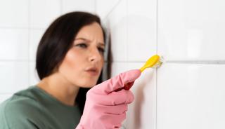 10 saniyede banyo derzlerini ışıl ışıl parlatan y&ouml;ntem
