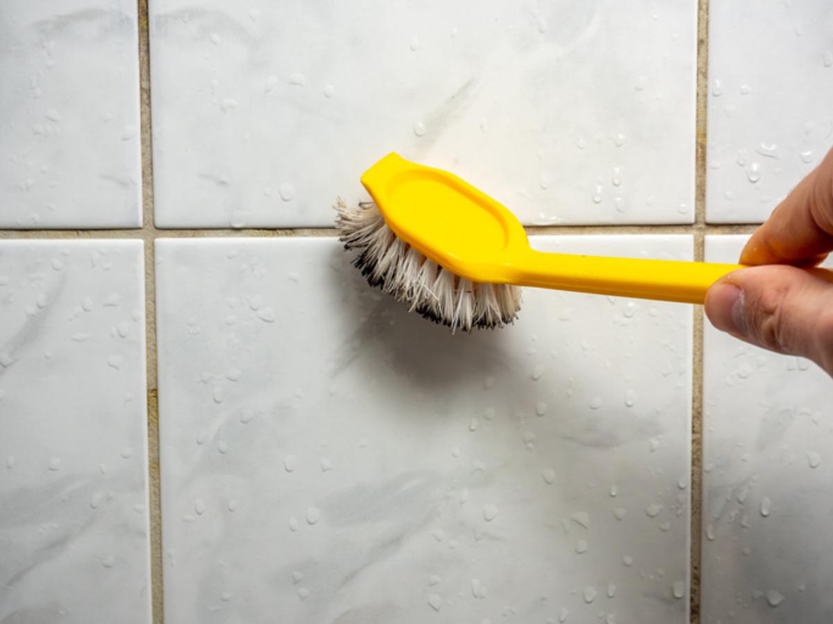 10 saniyede banyo derzlerini ışıl ışıl parlatan yöntem 2
