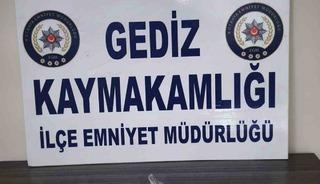 Gediz&rsquo;de polis uyuşturucuya ge&ccedil;it vermiyor