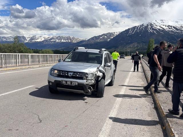Erzincan-&Ccedil;ağlayan Karayolu&rsquo;nda trafik kazası: 2 yaralı 1
