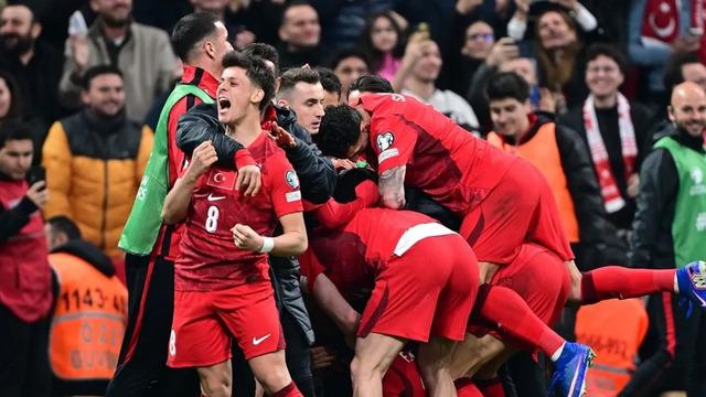 Tribünleri ateşleyecek yeni ses! Millî Takım’a dev destek: "Ev Sahibi Biziz!"