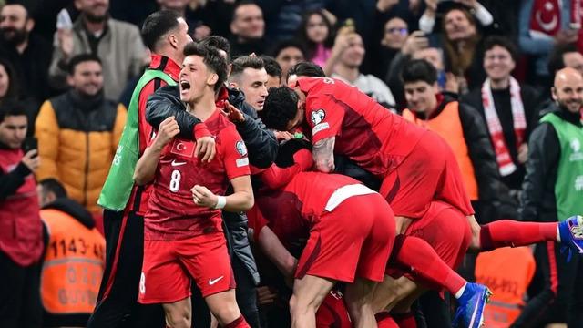 Tribünleri ateşleyecek yeni ses! Millî Takım’a dev destek: Ev Sahibi Biziz!