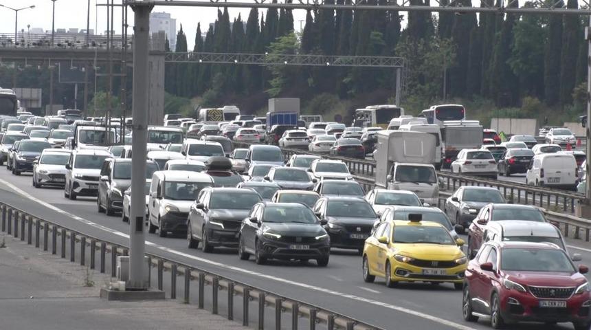 Kurban Bayramı tatilinin başlamasıyla TEM&rsquo;de yoğunluk oluştu