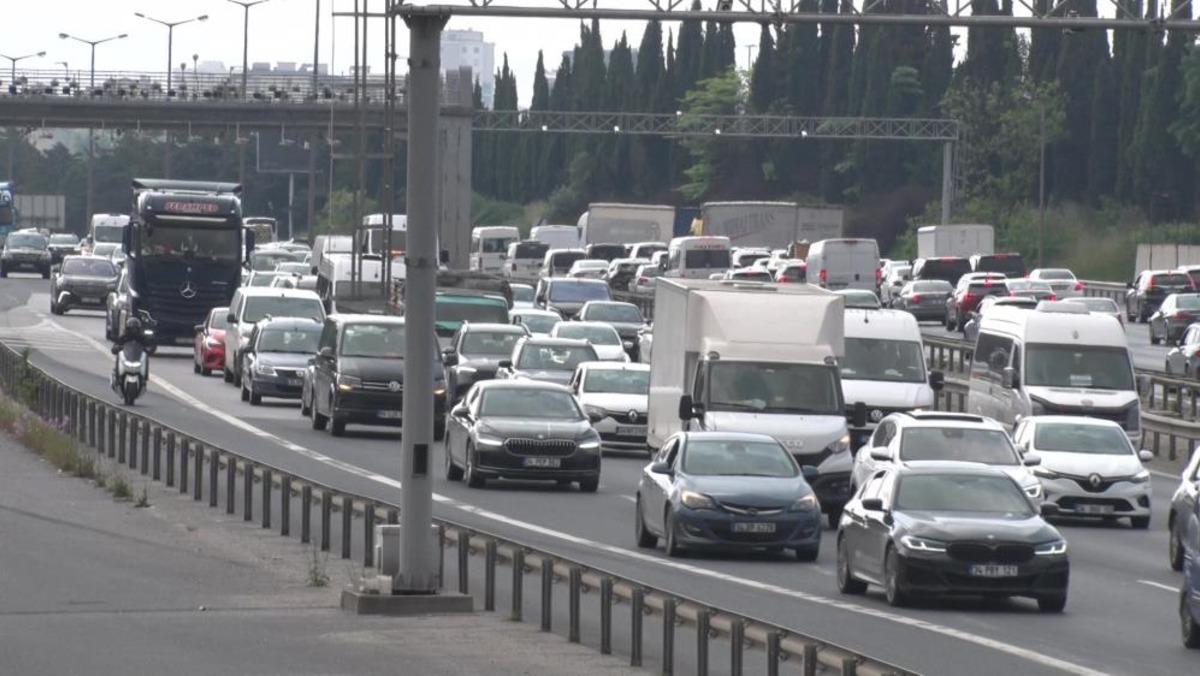 Kurban Bayramı tatilinin başlamasıyla TEM&rsquo;de yoğunluk oluştu 1