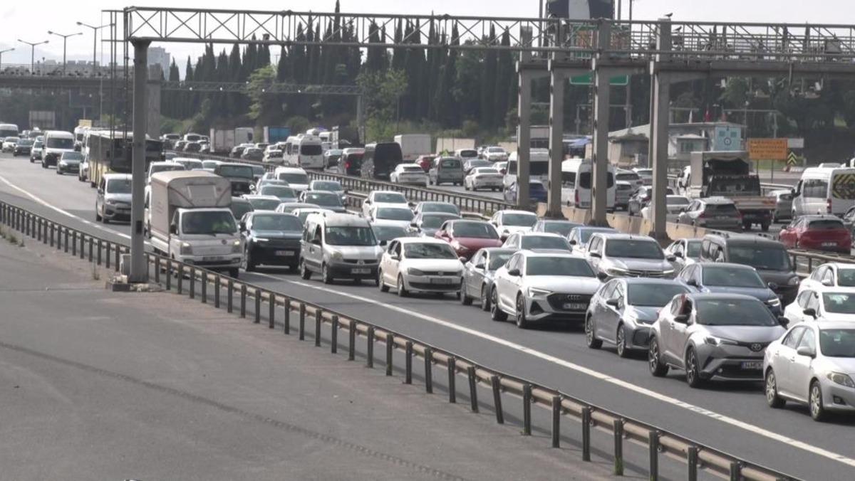 Kurban Bayramı tatilinin başlamasıyla TEM&rsquo;de yoğunluk oluştu 2