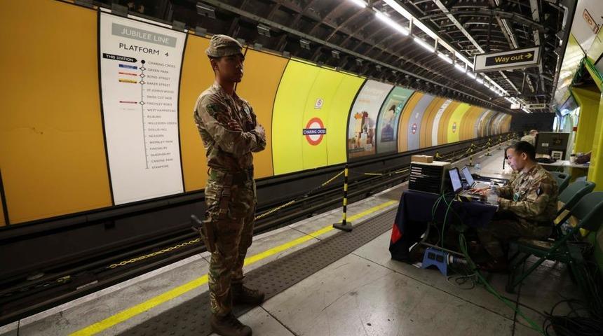 Londra&rsquo;da yer altında NATO tatbikatı: Metro istasyonu askeri karargaha d&ouml;n&uuml;şt&uuml;r&uuml;ld&uuml;
