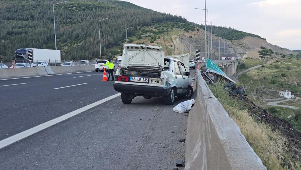 Otomobile çarpan sebze yüklü tır viyadükten aşağı uçtu: 3 ölü, 3 yaralı 3