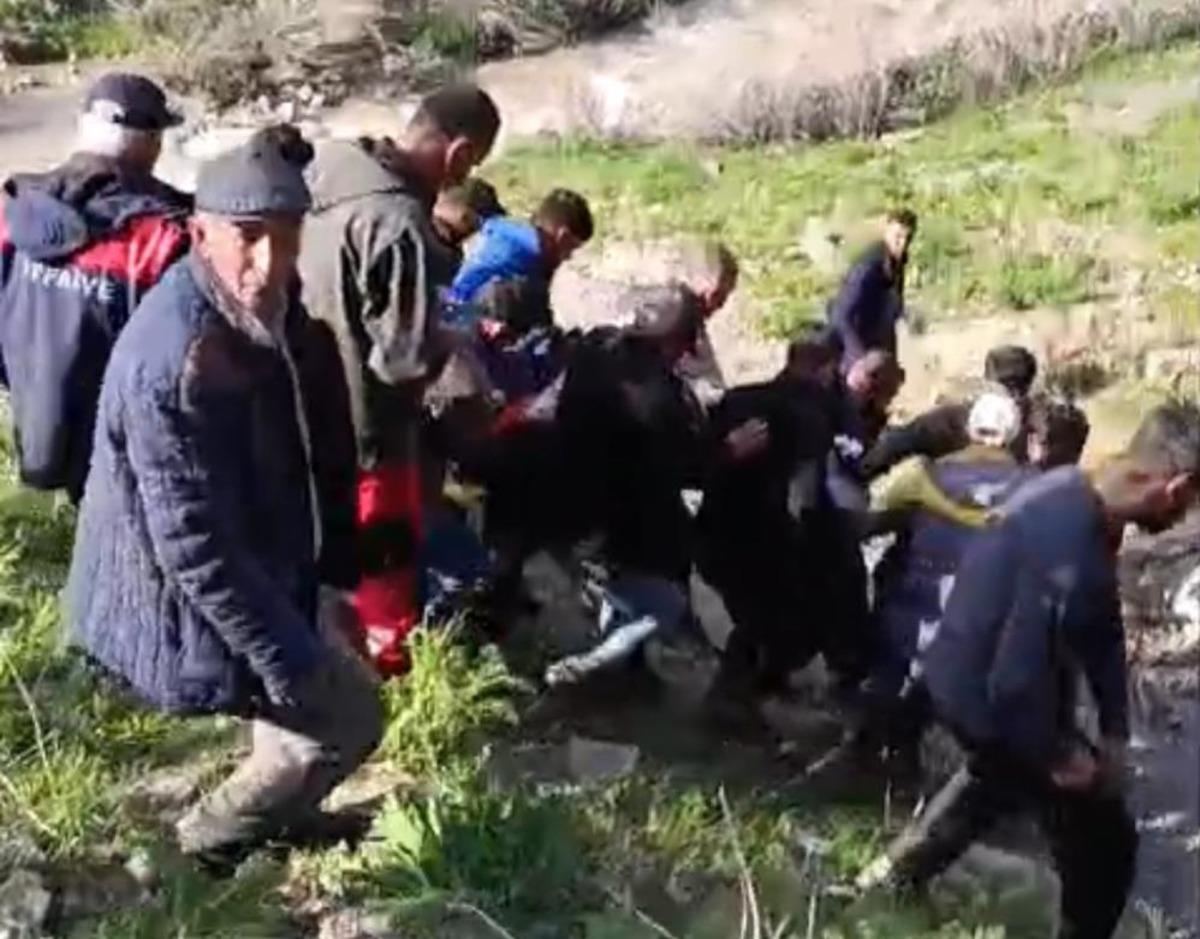 Yüksekovada da pancar toplarken kayalıklardan düşen kadın hayatını kaybetti 3