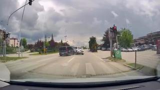 Kırmızı ışık ihlali kazayı beraberinde getirdi