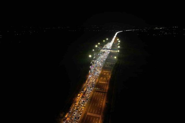 Bayram göçü başladı: Otoyolların kesişim noktasında trafik durdu 1