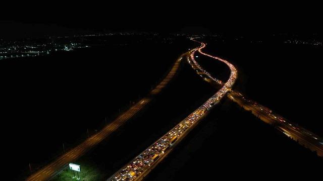 Bayram göçü başladı: Otoyolların kesişim noktasında trafik durdu