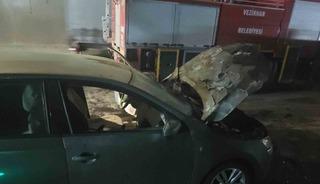 Seyir halindeki otomobil alev aldı