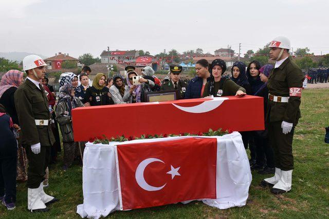 Afrin şehidi Astsubay, Balıkesir'de son yolculuğuna uğurlandı