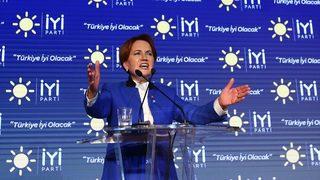 Meral Akşener, 100 bin imzayı toplayarak ilk günden cumhurbaşkanlığı adaylığını garantiledi