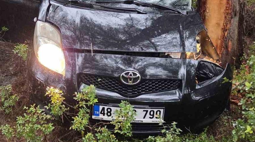 Kontrolden &ccedil;ıkan otomobil ormanlık alana u&ccedil;tu: 1 yaralı