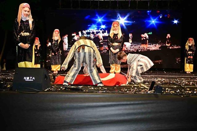 Konyaaltı İlkokulu&rsquo;ndan renkli halk oyunları şenliği 1