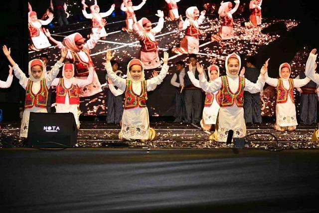 Konyaaltı İlkokulu&rsquo;ndan renkli halk oyunları şenliği 4