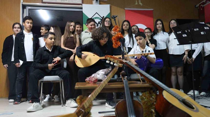 Kırşehir&rsquo;de yeni Neşet Ertaş&rsquo;lar yetişiyor