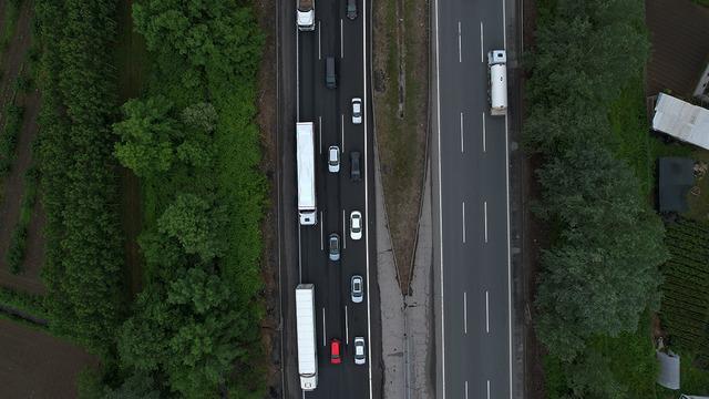 Yollarda bayram trafiği! İstanbul'da göç başladı, bazı noktalar kilitlendi