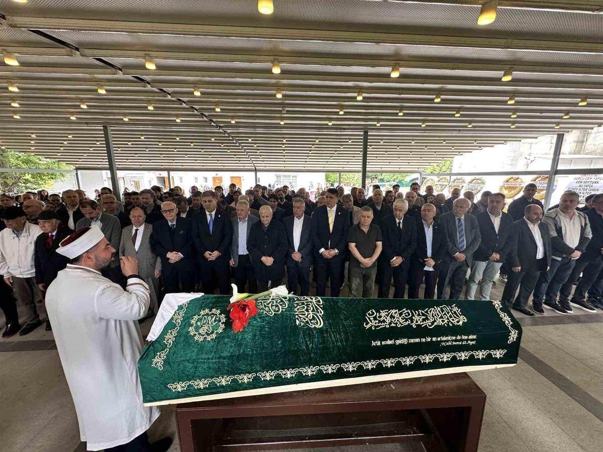 TFF Onursal Başkanı Şenes Erzik’in acı günü: Eşi Dilek Erzik son yolculuğuna uğurlandı 1