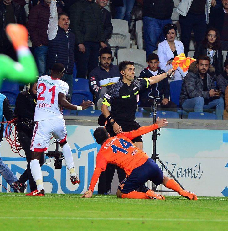 Arda Turan hakeme fiziksel müdahalede bulundu ve kırmızı kart gördü! G1