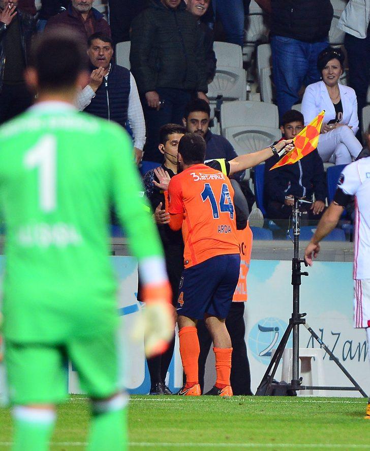 Arda Turan hakeme fiziksel müdahalede bulundu ve kırmızı kart gördü! G2
