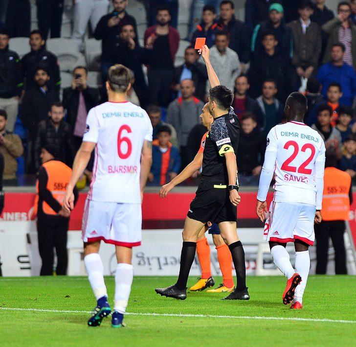 Arda Turan hakeme fiziksel müdahalede bulundu ve kırmızı kart gördü! G3