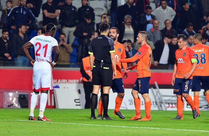 Arda Turan hakeme fiziksel müdahalede bulundu ve kırmızı kart gördü! G5