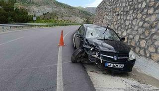 Malatya'da otomobil bariyerlere &ccedil;arptı: 1 yaralı