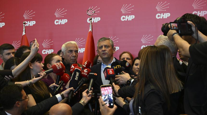 SON DAKİKA | &Ouml;zg&uuml;r &Ouml;zel'den 'Uzlaşı yok!' mesajı: 40 g&uuml;n i&ccedil;inde kurultay toplanmalı