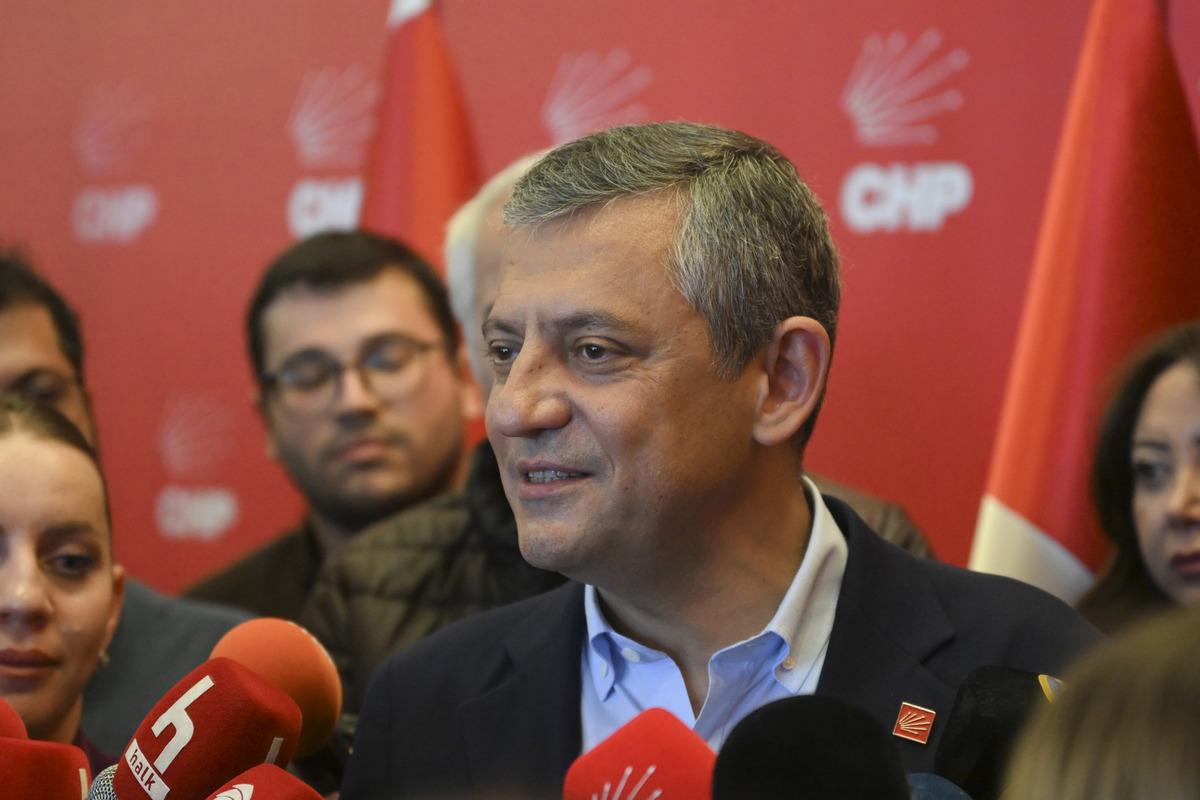 SON DAKİKA | &Ouml;zg&uuml;r &Ouml;zel den  Uzlaşı yok!  mesajı: 40 g&uuml;n i&ccedil;inde kurultay toplanmalı 4