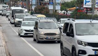 Akın akın gidiyorlar! Bodrum'a son 24 saatte 20 bin ara&ccedil; girdi