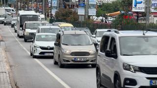 Akın akın gidiyorlar! Bodrum'a son 24 saatte 20 bin araç girdi