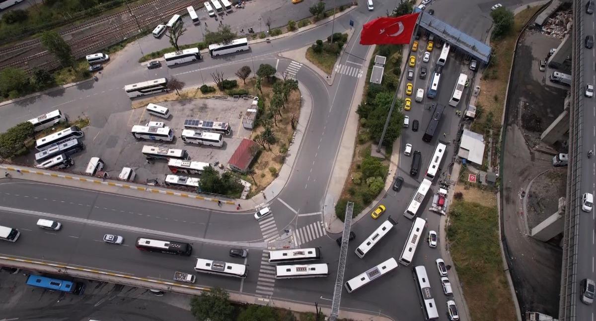 Akın akın gidiyorlar! Bodrum a son 24 saatte 20 bin ara&ccedil; girdi 1