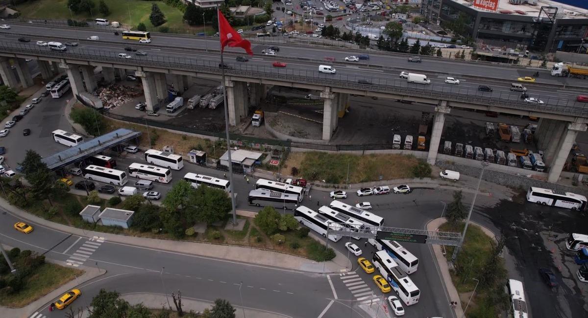 Akın akın gidiyorlar! Bodrum a son 24 saatte 20 bin ara&ccedil; girdi 2