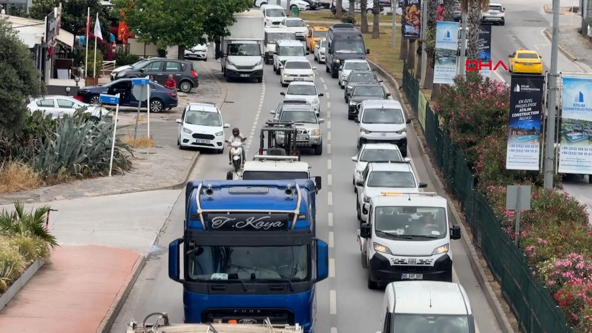 Akın akın gidiyorlar! Bodrum a son 24 saatte 20 bin ara&ccedil; girdi 5