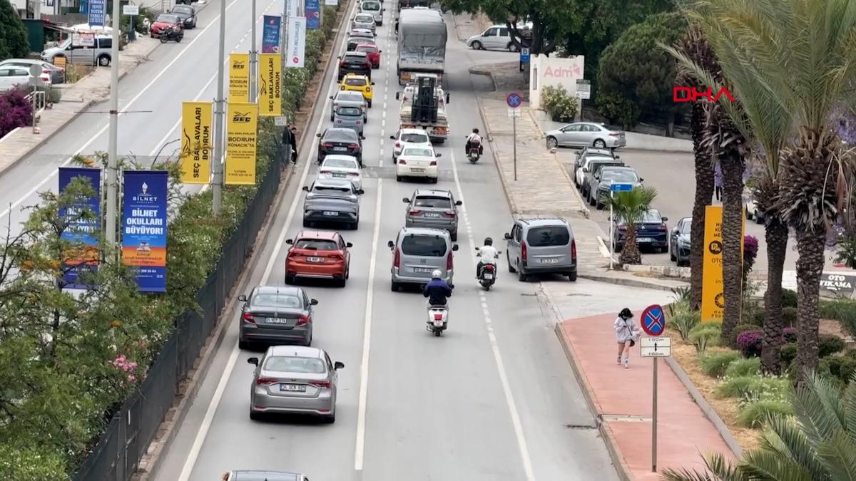 Akın akın gidiyorlar! Bodrum a son 24 saatte 20 bin ara&ccedil; girdi 6
