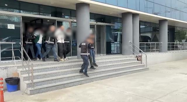 İş insanlarına zorla çek imzalattıran şebekeye Organize Polisi’nden darbe 2