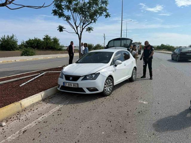 Antalya’da otomobil ile kamyonet çarpıştı: 7 yaralı 2