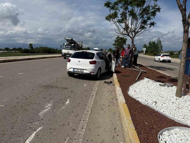 Antalya’da otomobil ile kamyonet çarpıştı: 7 yaralı 1