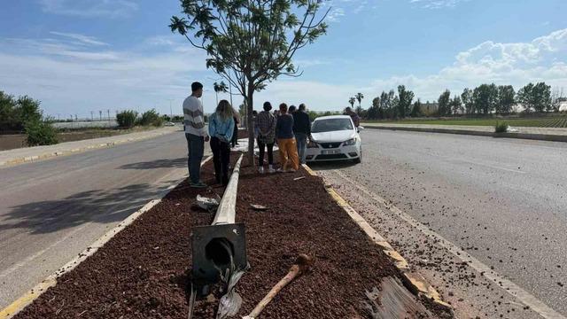 Antalya’da otomobil ile kamyonet çarpıştı: 7 yaralı