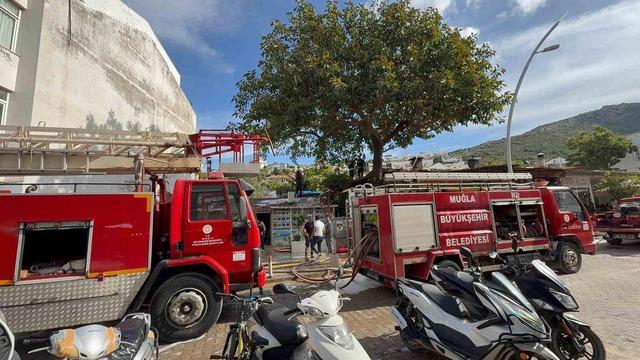 Datça’da işletme bacasında çıkan yangın paniğe neden oldu 2